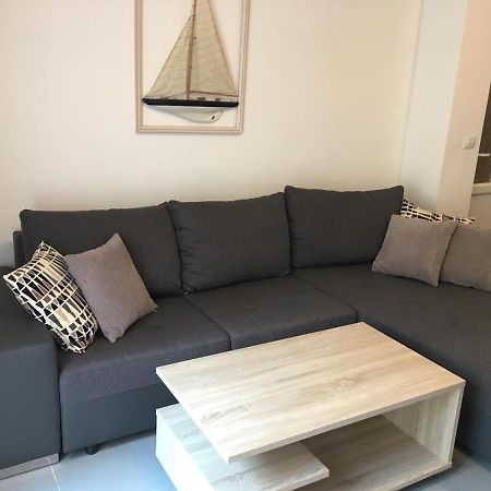 Apartment To Rent Pula Exterior photo